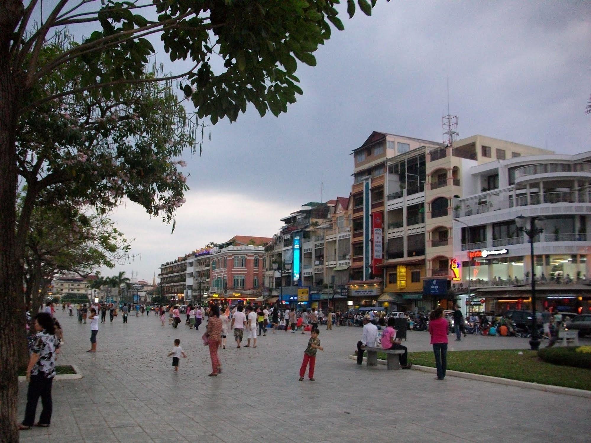 Riverside Backpackers Phnom Penh Zewnętrze zdjęcie