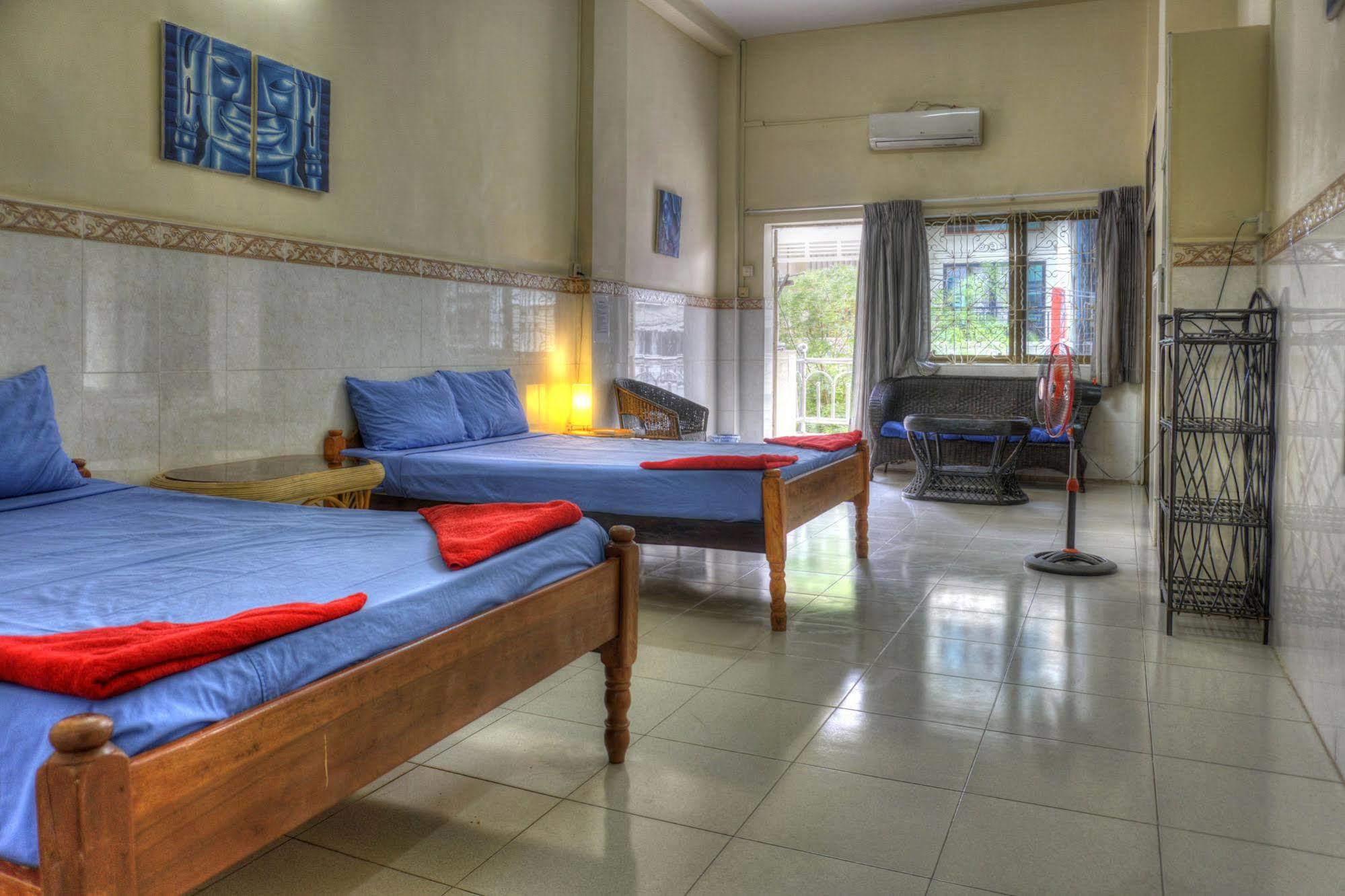 Riverside Backpackers Phnom Penh Zewnętrze zdjęcie